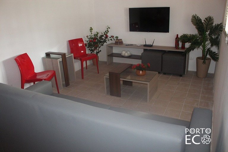 Super House 3 bedrooms 1 suite in a closed condominium Porto